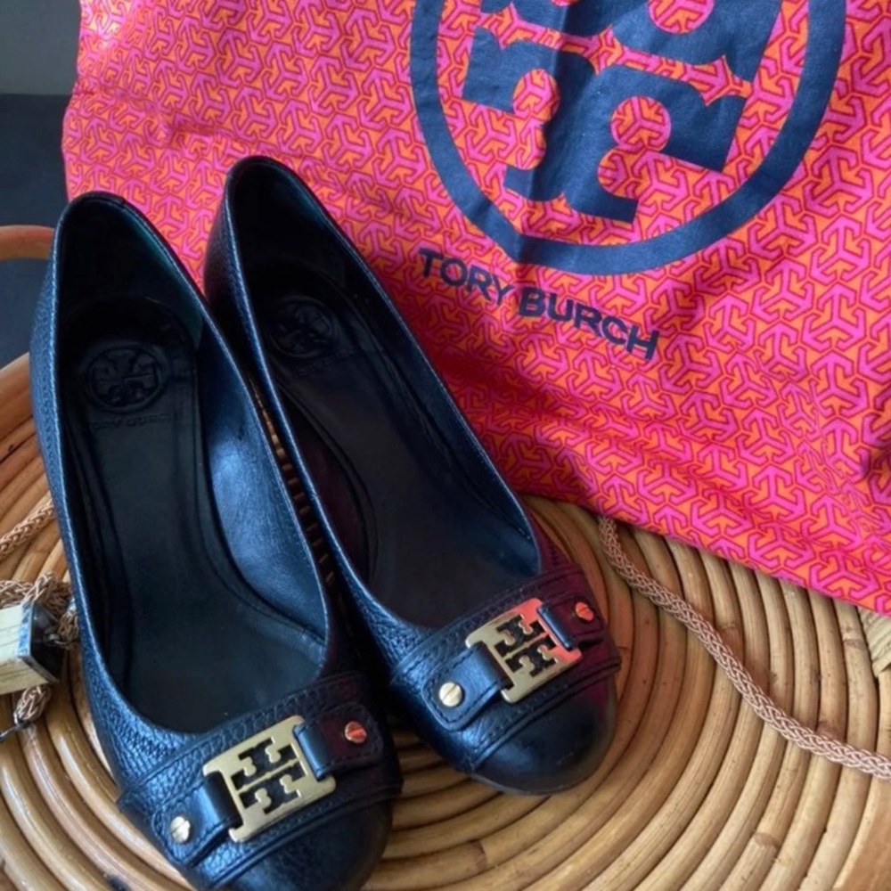 Beautiful Tory Burch Black Wedge Cork Heel Size 7 in like new condition.